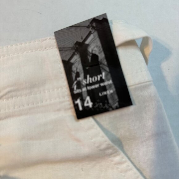 New York and Company NY&Co Womens 14 White Linen Belted 4 Inch Shorts NWT - Picture 2 of 9